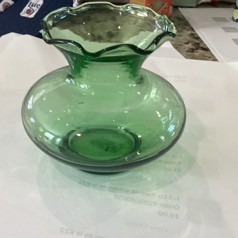 Vintage anchor hocking bud vase. Forest Green crimped ruffled edge. No callouts.